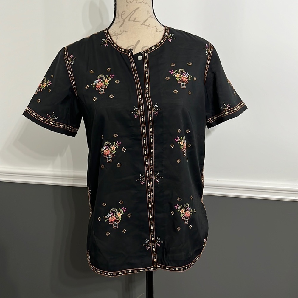 Hand Embroidered Vintage Blouse from China Floral Designs size 36 Small